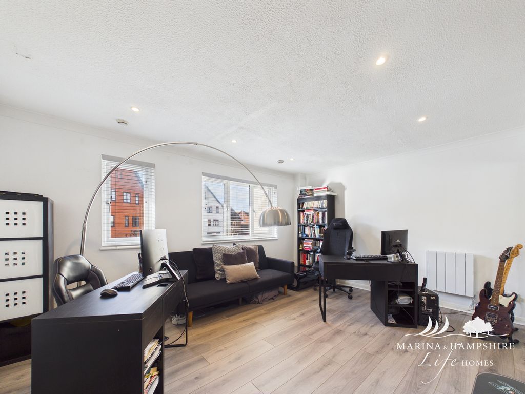 Additional image 16 of 3 bed town house for saleNewlyn Way, Portsmouth PO6