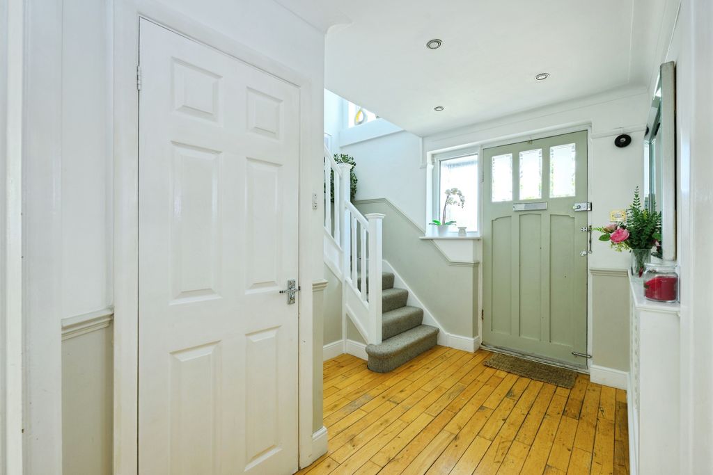 Additional image 9 of 4 bed semi-detached house for saleSalmons Lane, Whyteleafe CR3
