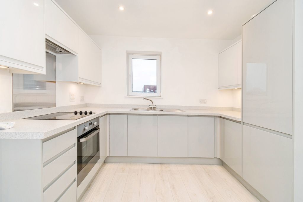 2 bed flat for saleMeridian Way, Southampton, Hampshire SO14