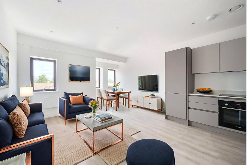 Additional image 3 of 2 bed flat for salePeach Street, Wokingham, Berkshire RG40