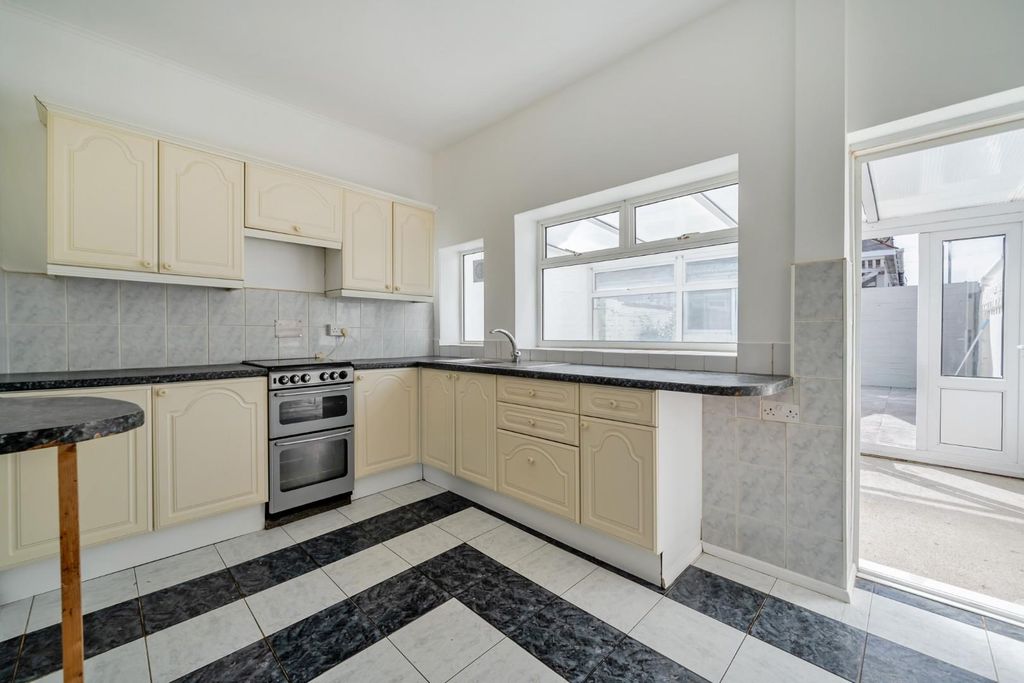 Additional image 3 of 4 bed end terrace house for saleFarlington Road, Portsmouth PO2