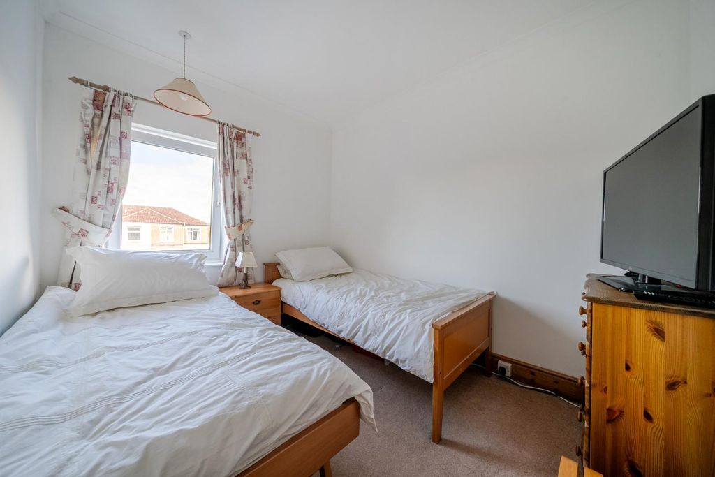 Additional image 12 of 3 bed property for saleOphir Road, Portsmouth PO2