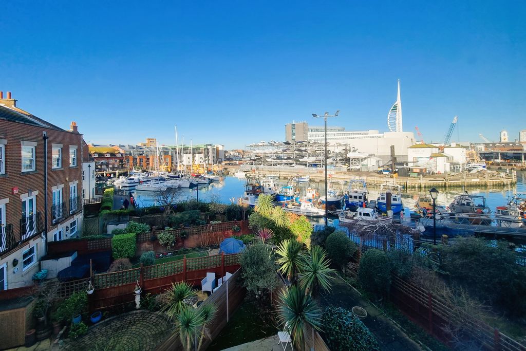 Additional image 14 of 3 bed town house for saleOld Portsmouth, Hampshire PO1