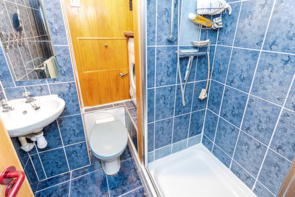2 bed flat for saleTalbot Close, Southampton SO16 photo 4