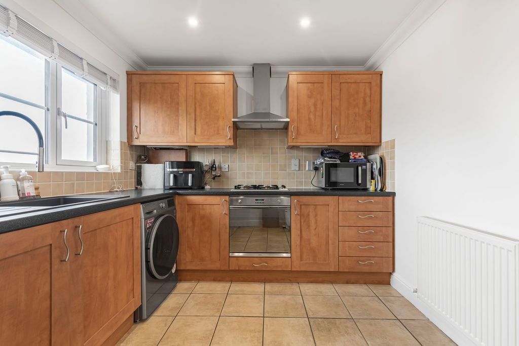 Additional image 2 of 2 bed maisonette for saleWarren Road, Ashford TW15