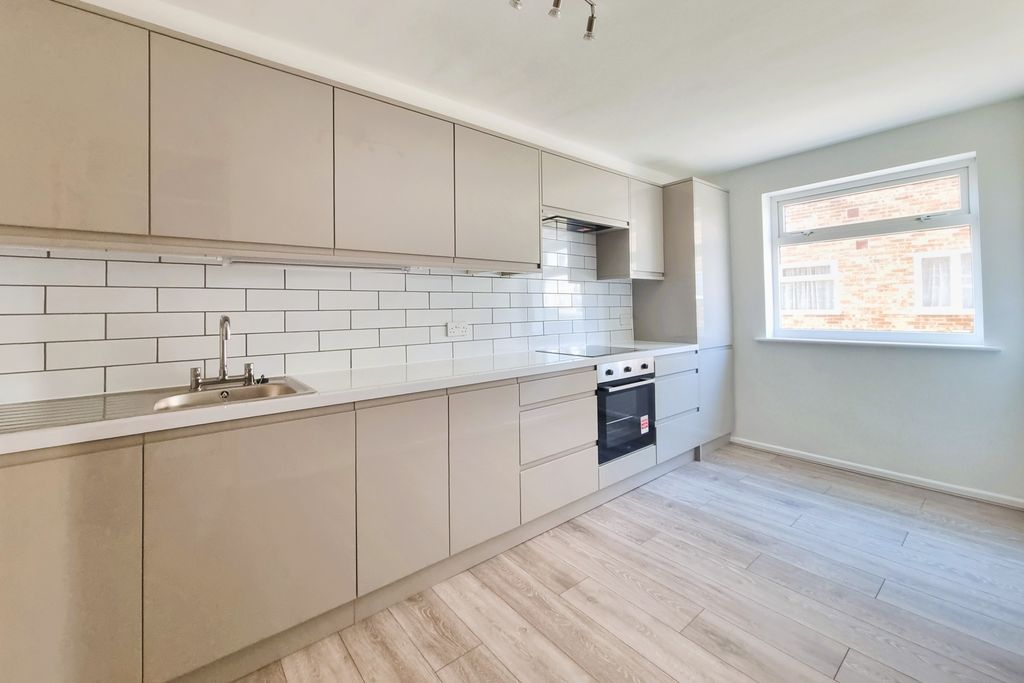 2 bed flat for saleDrayton, Hampshire PO6