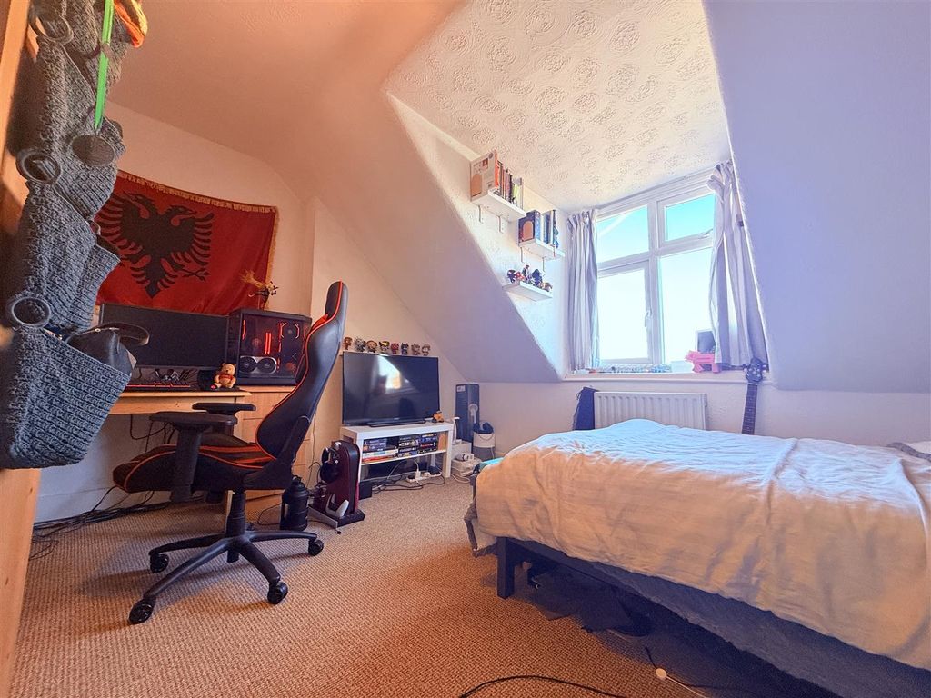 Additional image 16 of 3 bed flat for saleWoodthorpe Road, Ashford TW15