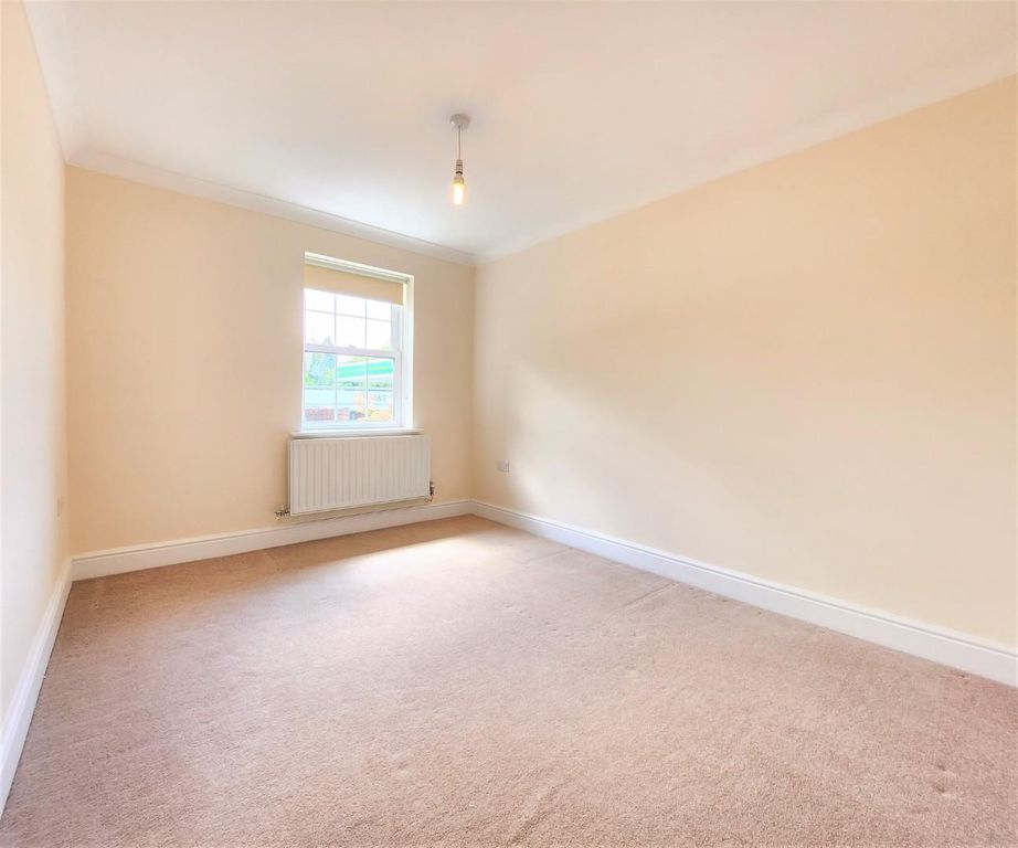 Additional image 6 of 2 bed flat for saleFinchampstead Road, Wokingham RG40