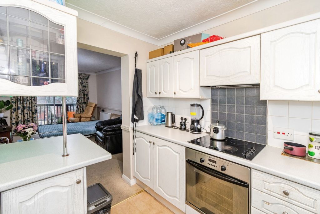 Additional image 6 of 2 bed flat for saleWestwood Road, Southampton, Hampshire SO17