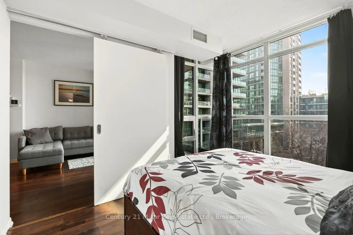 Additional image 13 of 209 Fort York Boulevard 562