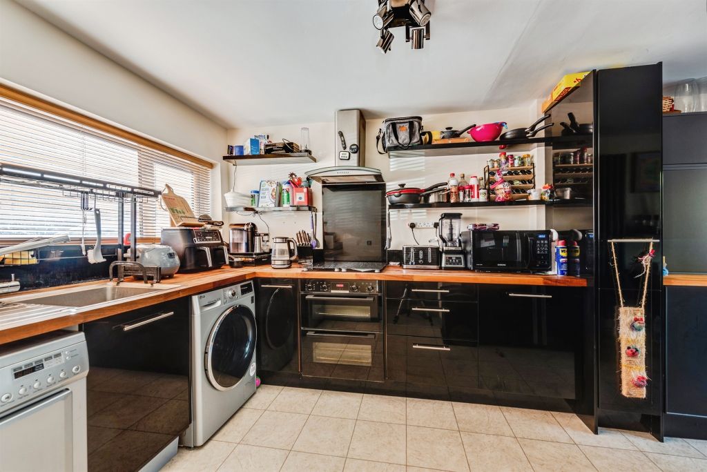 Additional image 5 of 2 bed property for saleCampden Close, Witney OX28