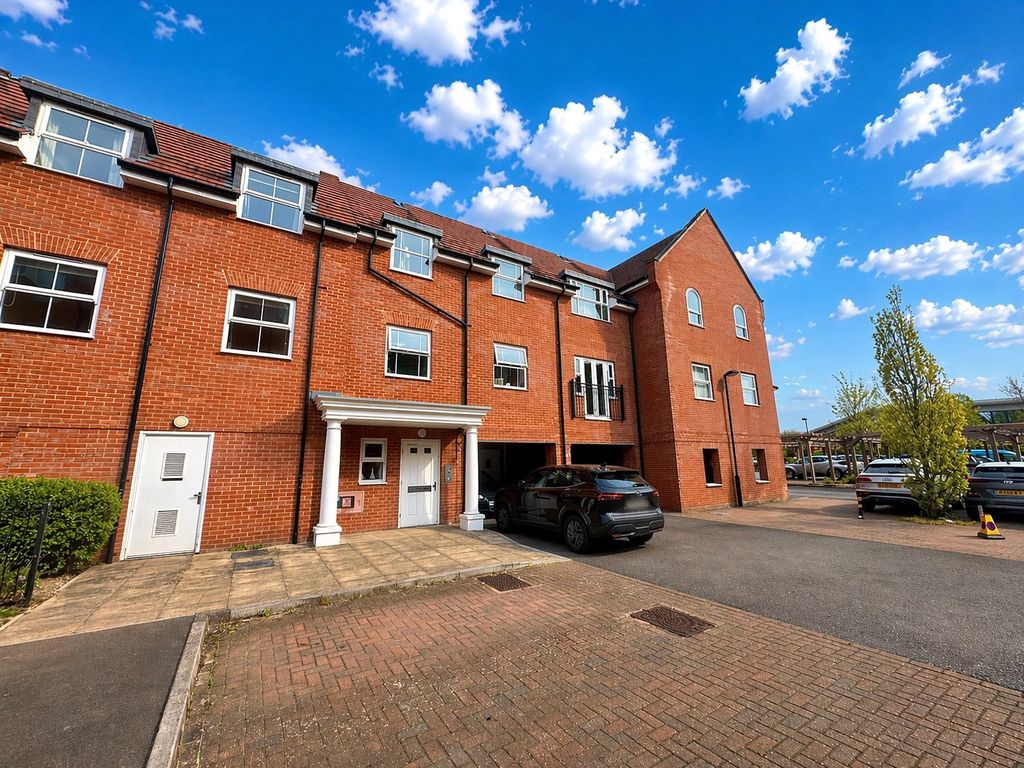 2 bed flat for saleAshville Way, Wokingham, Berkshire RG41