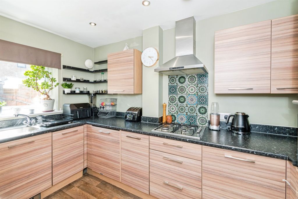 Additional image 2 of 3 bed terraced house for salePond View, Southampton SO18