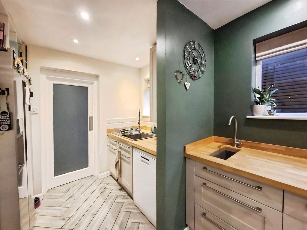 Additional image 11 of 5 bed detached house for saleColeridge Avenue, Yateley, Hampshire GU46