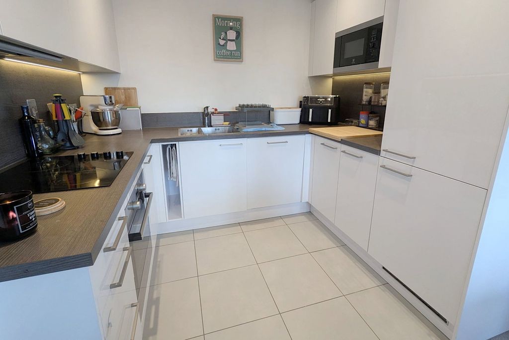 Additional image 10 of 2 bed flat for saleApartment 22, Austin Court, 2 Mill Street, Diglis, Worcester. WR1