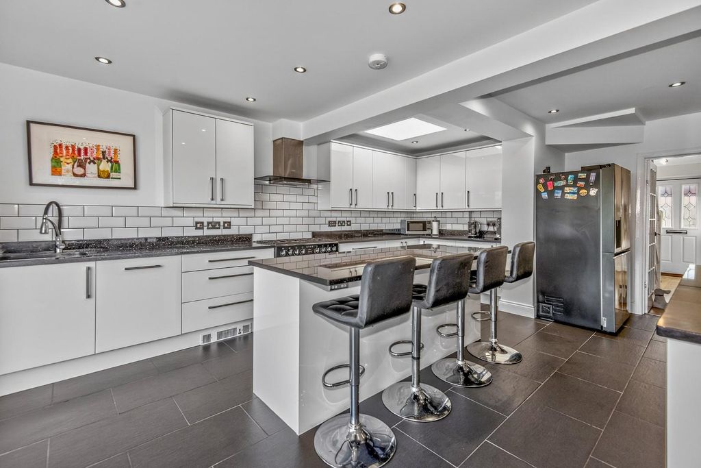 Additional image 4 of 3 bed semi-detached house for saleWindsor Drive, Ashford TW15