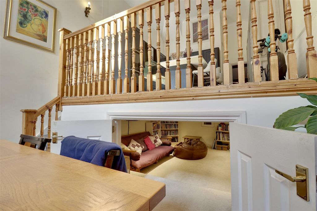 Additional image 13 of 3 bed town house for saleHenderson Road, Southsea PO4