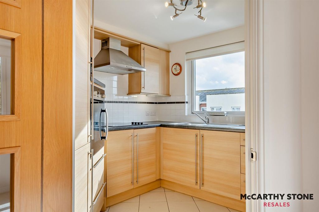 Additional image 10 of 2 bed flat for saleSomers Brook Court, Newport, Isle Of Wight PO30