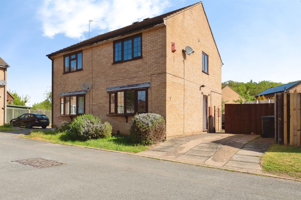 2 bed semi-detached house for saleRoundhill Way, Loughborough LE11