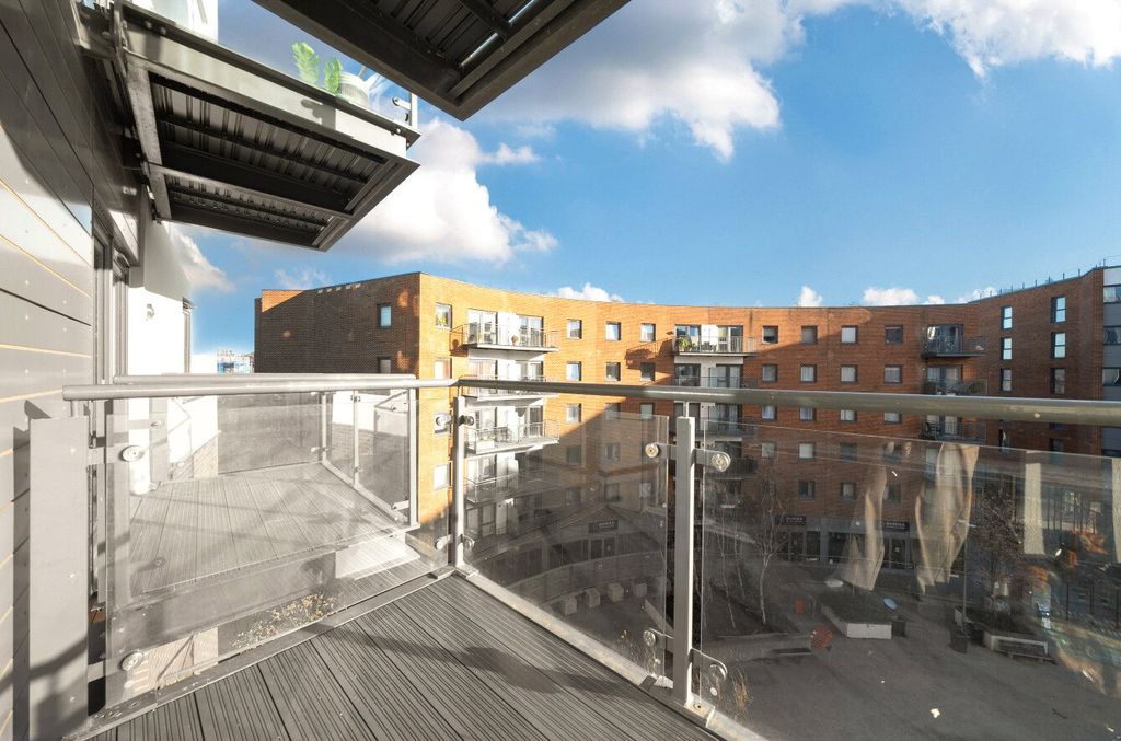 1 bed flat for saleCentenary Plaza, Southampton, Hampshire SO19 photo 5