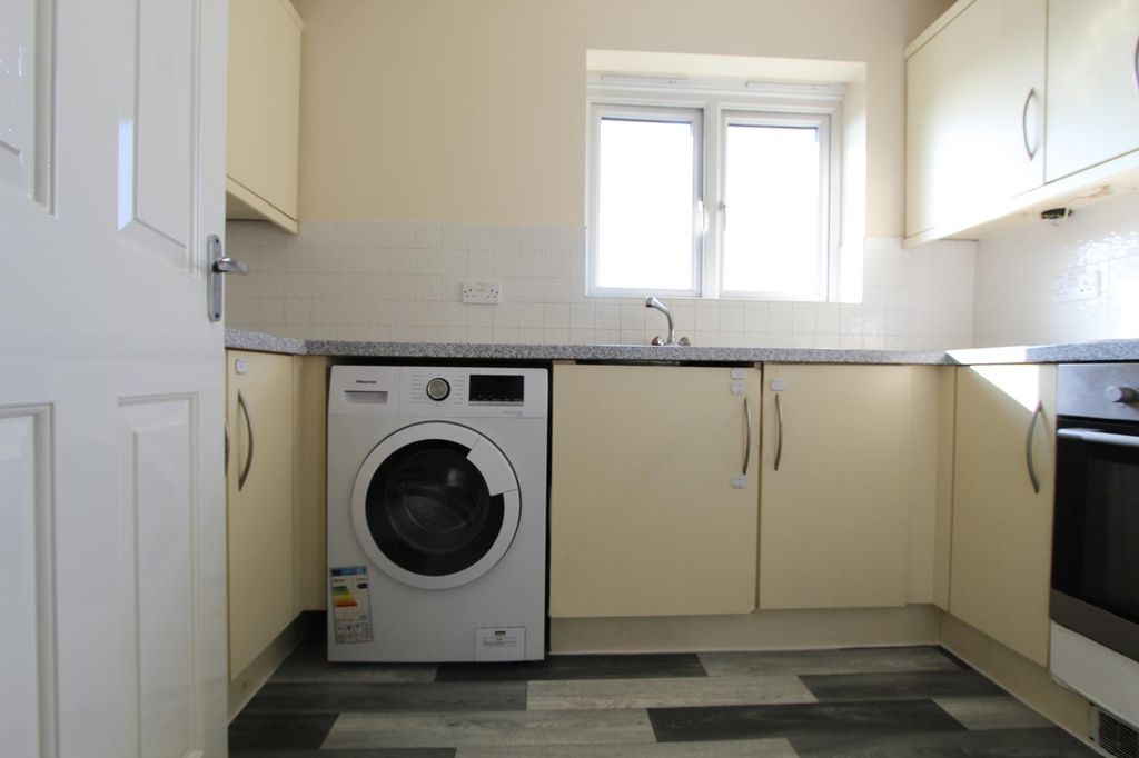 3 bed flat for saleMortimer Way, Witham CM8 photo 5
