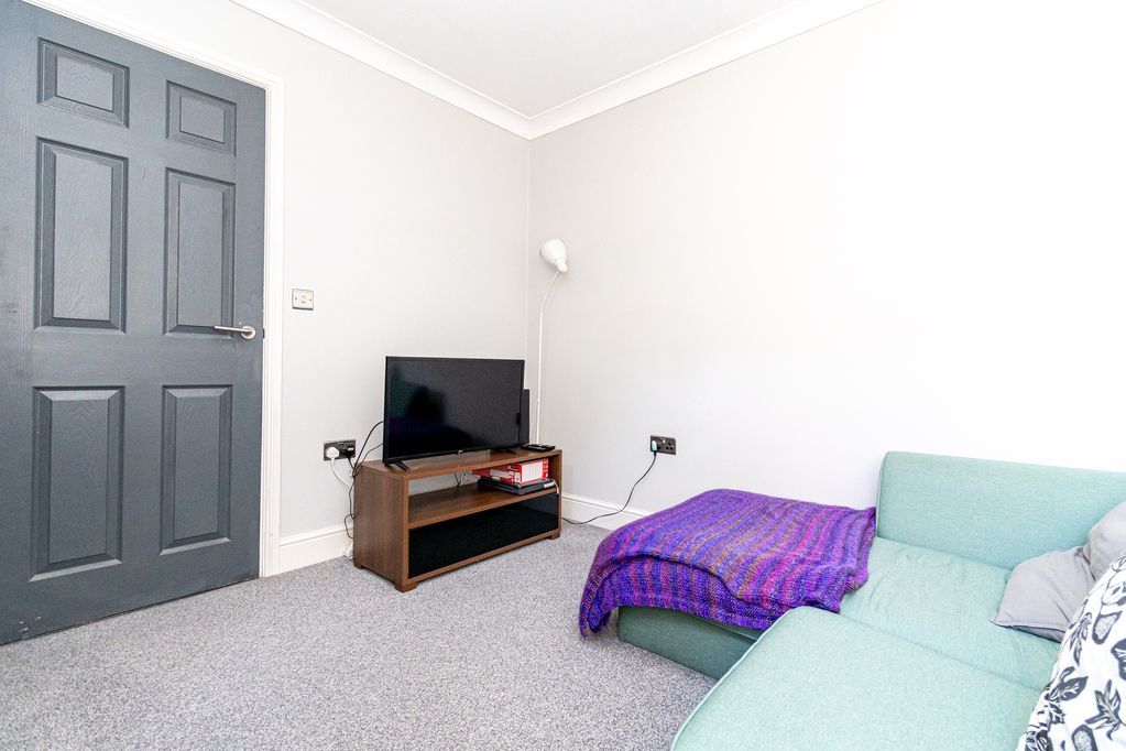 Additional image 10 of 2 bed flat for saleFawcett Road, Southsea PO4