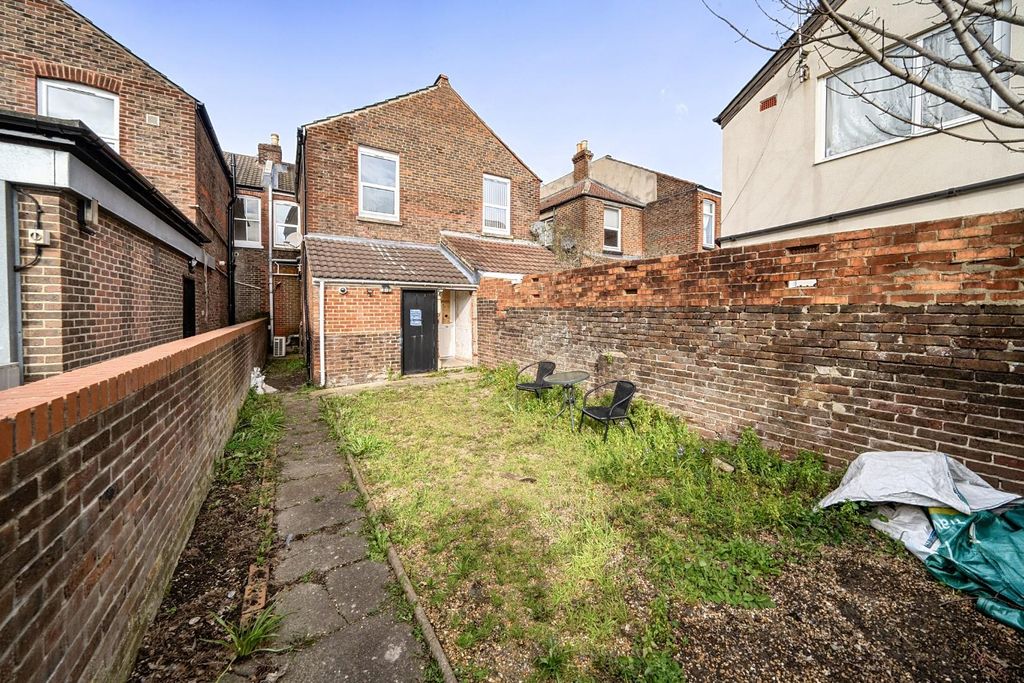 Additional image 12 of 2 bed flat for saleCopnor Road, Portsmouth PO3
