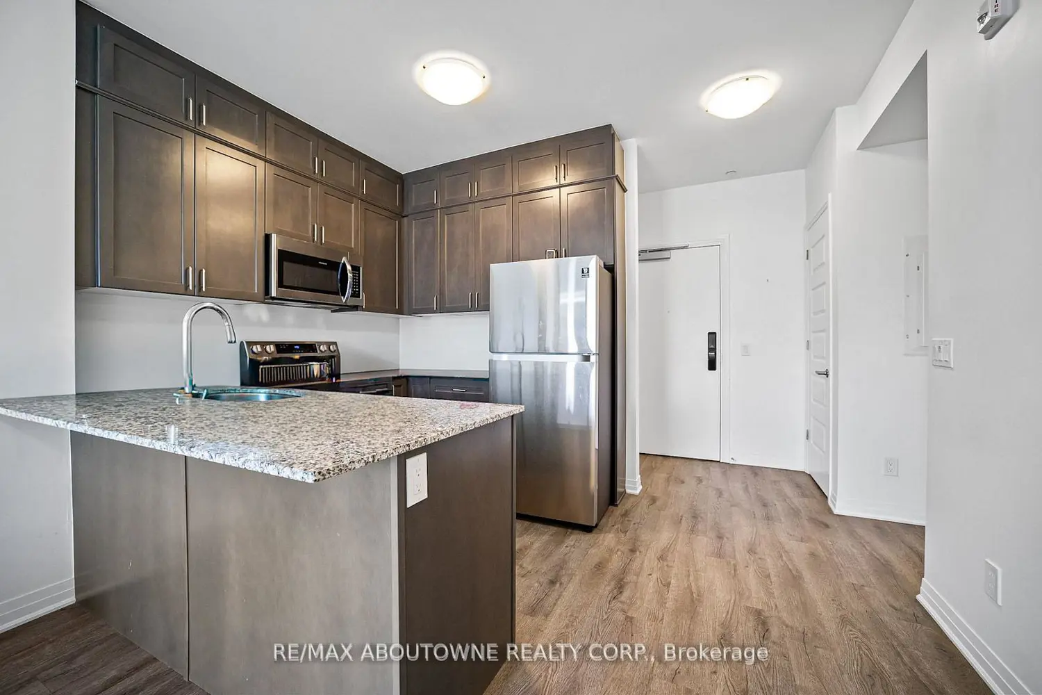 Additional image 3 of 95 Dundas Street 004