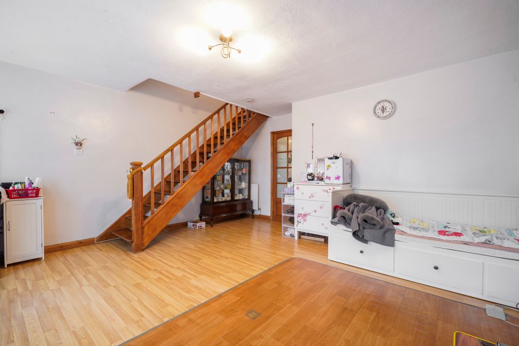 Additional image 7 of 3 bed flat for saleSheephouse Way, New Malden KT3
