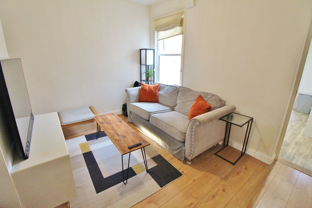 2 bed end terrace house for saleCroft Road, North End PO2 photo 4