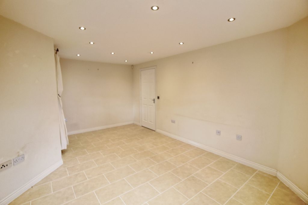 2 bed flat for saleLock Keeper Close, South Wigston LE18 photo 5