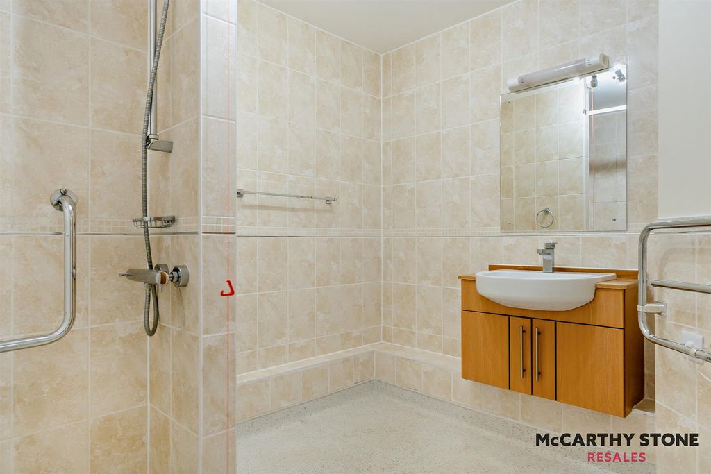 Additional image 17 of 2 bed flat for saleSomers Brook Court, Newport, Isle Of Wight PO30