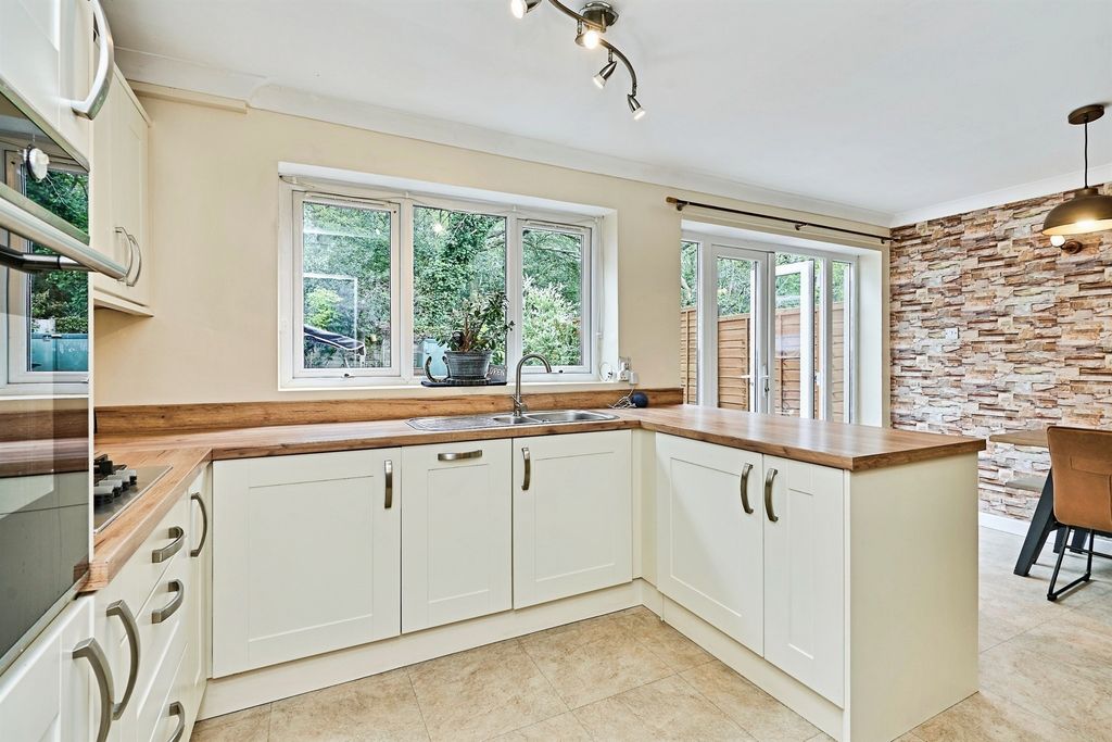 Additional image 6 of 4 bed semi-detached house for saleLinden Lane, Willenhall WV12