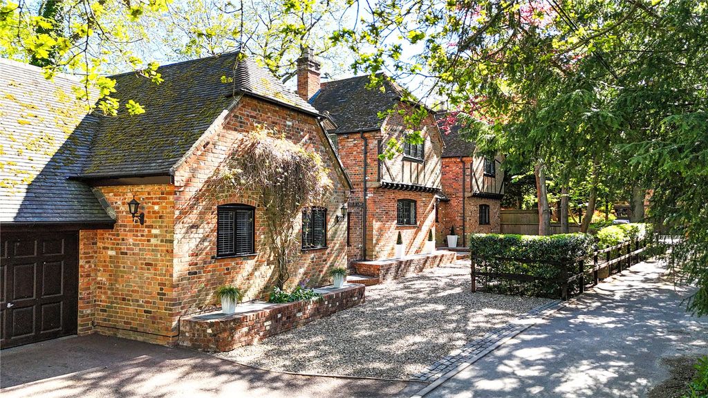 5 bed detached house for saleRoundabout Lane, Winnersh, Wokingham RG41