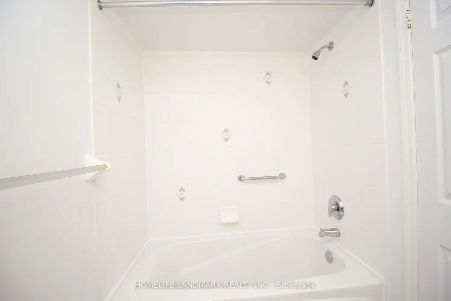 Additional image 3 of 11 Oneida Crescent 708
