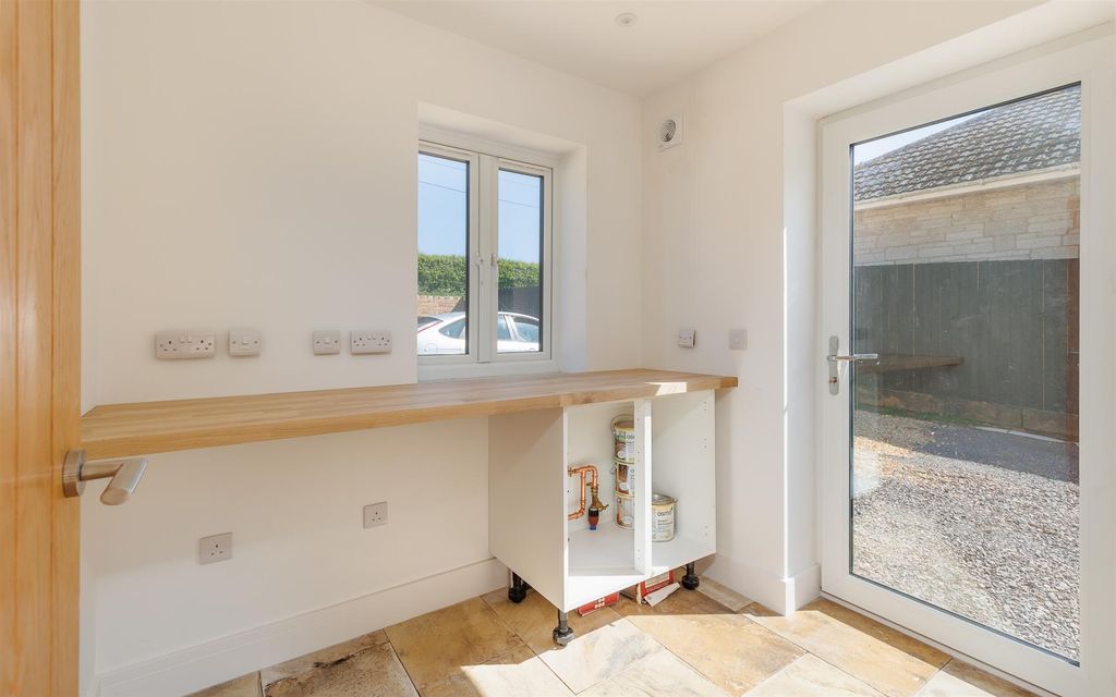 Additional image 8 of 5 bed property for saleBlackwater, Isle Of Wight PO30