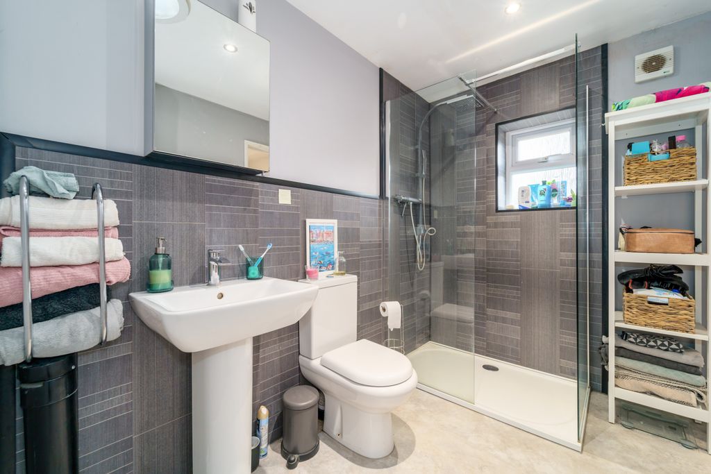 Additional image 31 of 6 bed detached bungalow for saleFeltham Hill Road, Ashford TW15