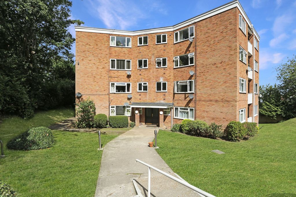 1 bed flat for saleRunnymede Court, West End SO30