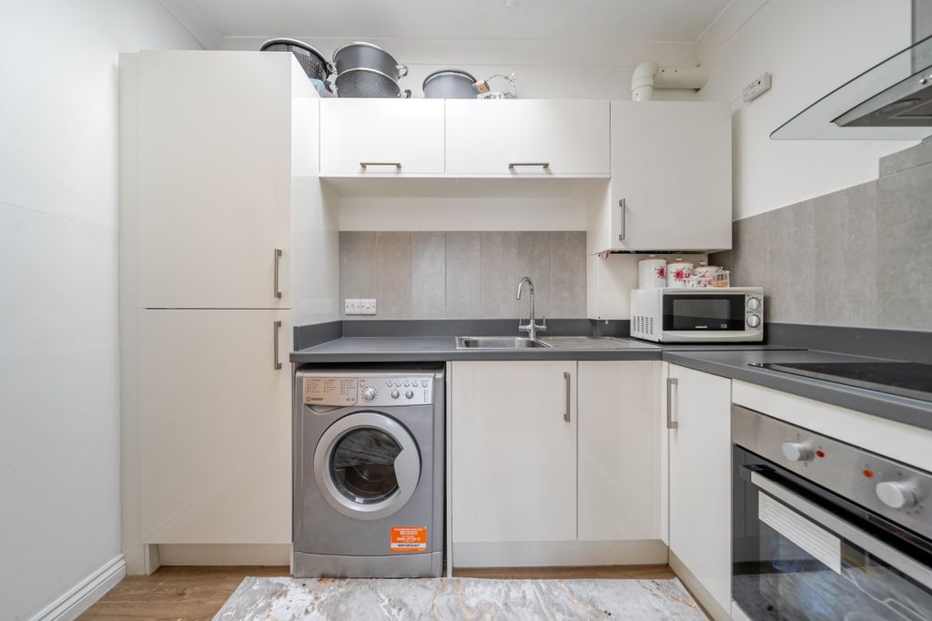 Additional image 5 of 1 bed flat for saleKingston Road, Portsmouth, Hampshire PO2