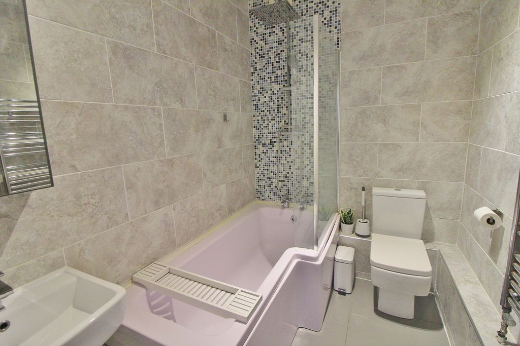 2 bed flat for saleMilton Road, Baffins PO3 photo 3