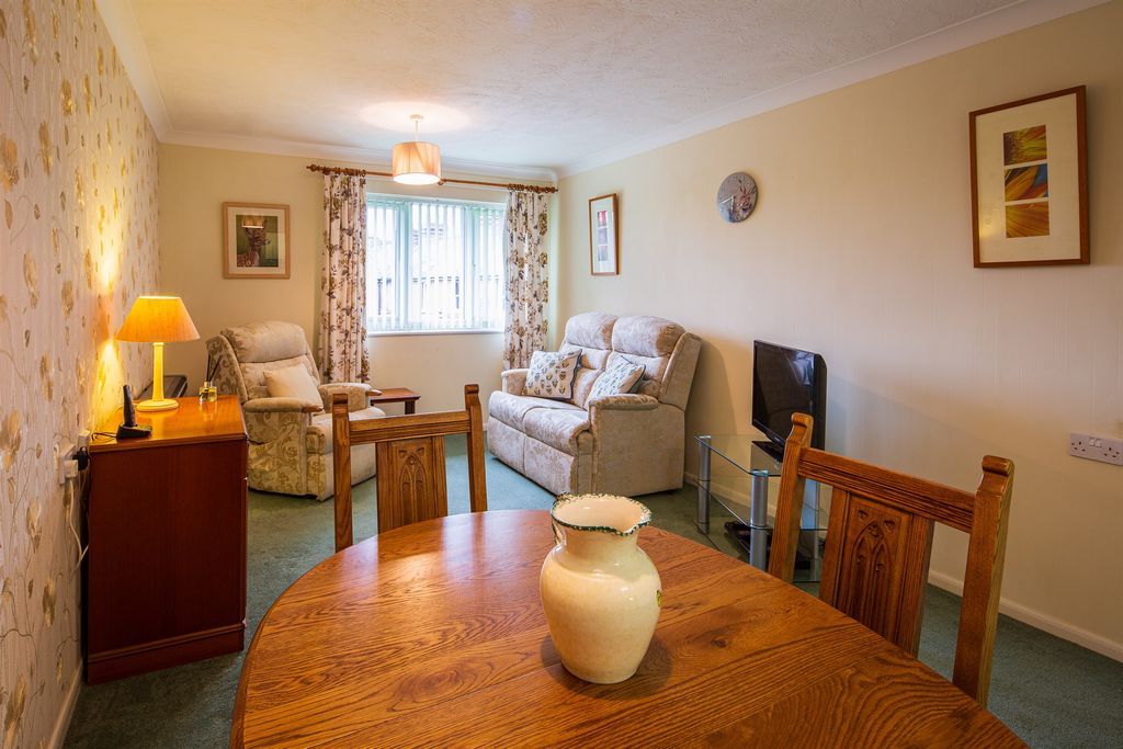 Additional image 2 of 1 bed flat for saleSherwood Close, Southampton SO16