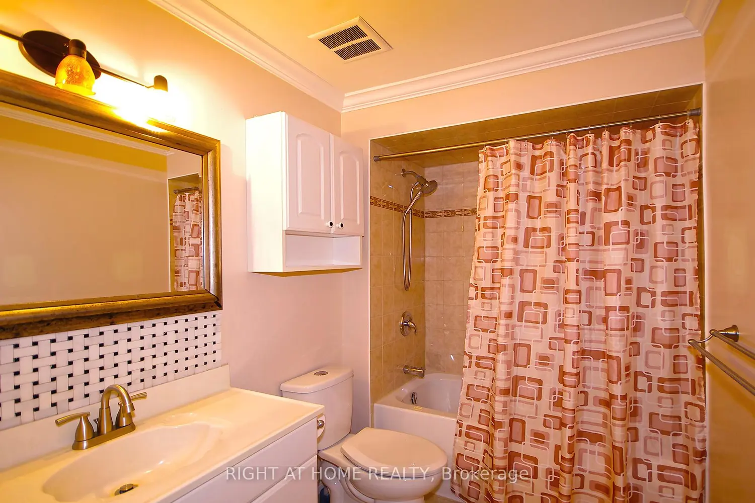 Additional image 11 of 1055 Shawnmarr Road 53