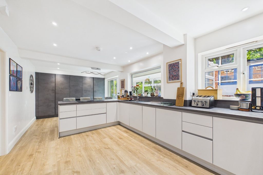 Additional image 7 of 4 bed detached house for saleChristie Walk, Yateley, Hampshire GU46