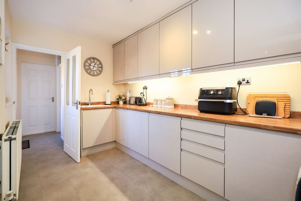 Additional image 4 of 5 bed detached house for saleDursley Close, Willenhall WV12