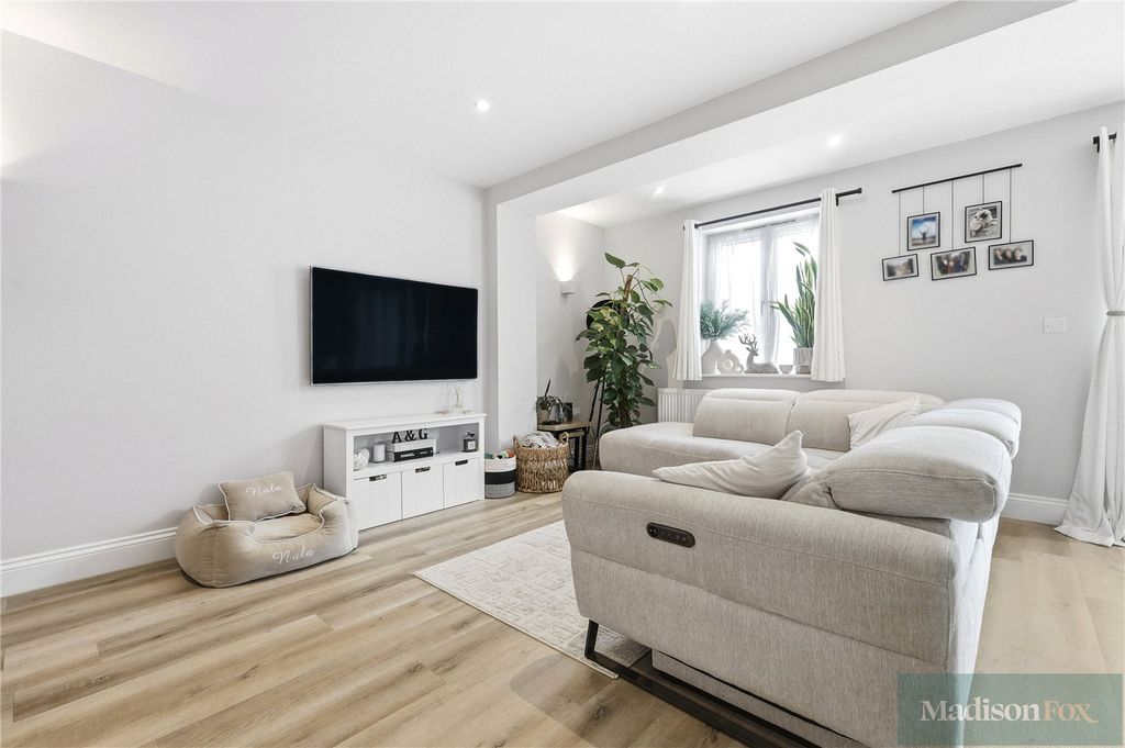 Additional image 5 of 3 bed flat for saleWest Grove, Woodford Green IG8
