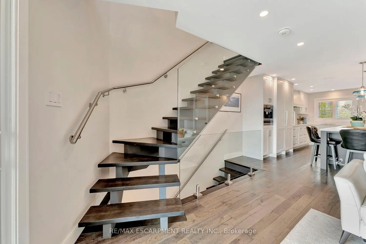 Additional image 11 of 2136 Old Lakeshore Road 3