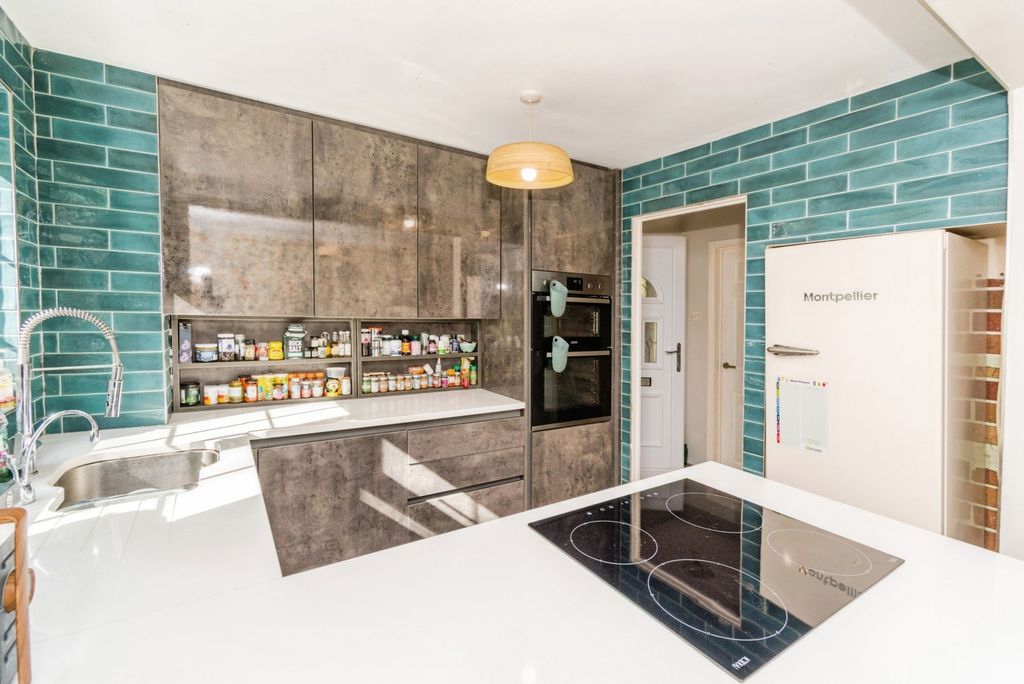 Additional image 3 of 3 bed semi-detached house for saleGoldcrest Gardens, Southampton, Hampshire SO16