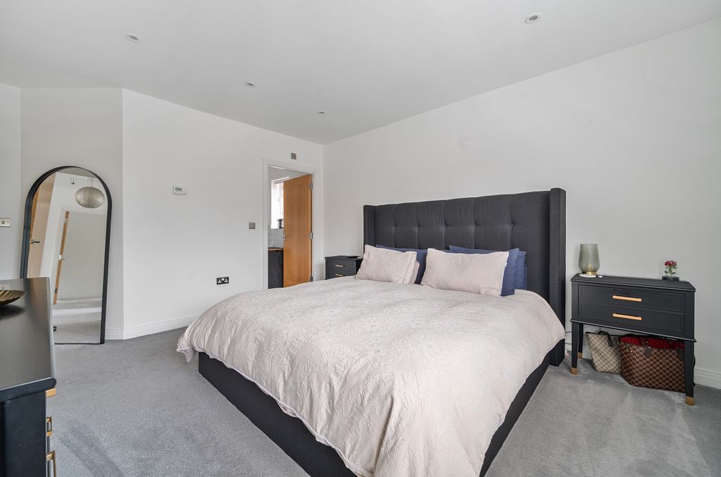 Additional image 12 of 5 bed detached house for saleDowles Barn Close, Barkham, Wokingham RG41