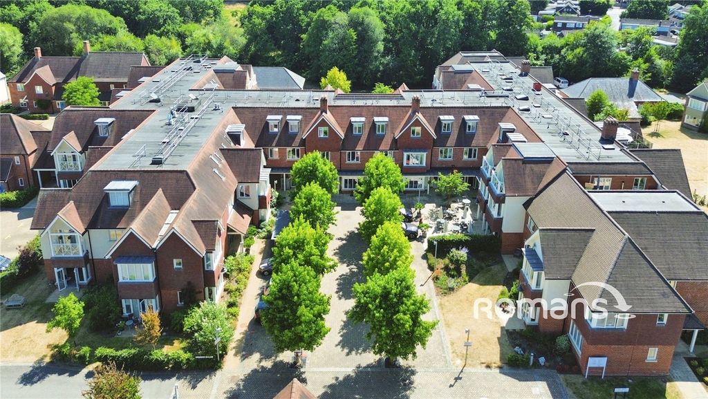 1 bed flat for saleOakleigh Square, Hammond Way, Yateley GU46