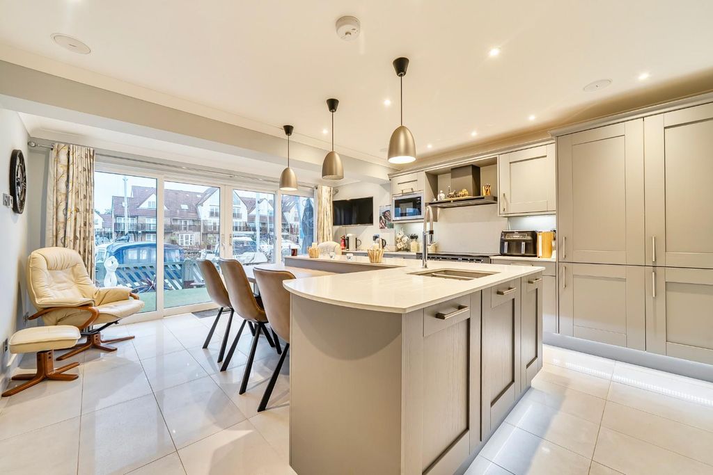 Additional image 5 of 3 bed property for saleBryher Island, Port Solent PO6